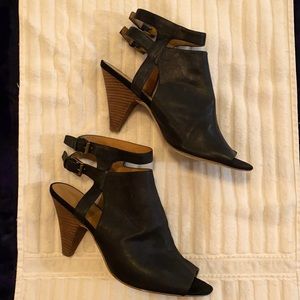 Nine West Black Leather Ankle Sandals. Size: 10M